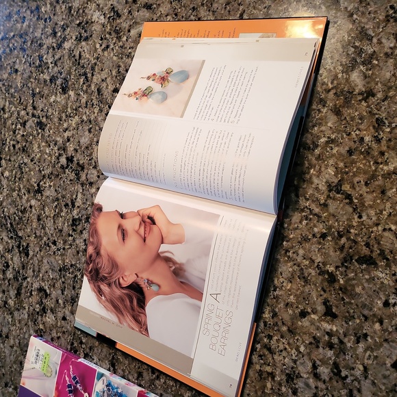 SOLD - 3/$25 ✨️ Set of 2 Beaded Jewelry Books - Picture 10 of 13